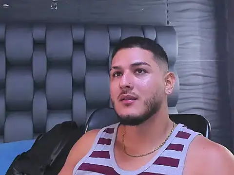 jasonshaw25 online show from November 7, 6:12 pm