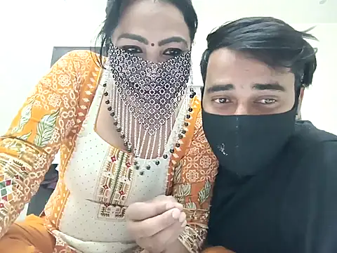 horny milf couple online show from November 18, 6:00 pm