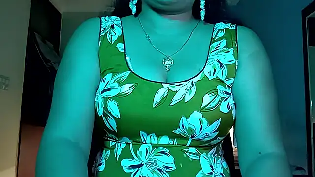 Snapshot of horny_milf_couple chatting on June 30, 7:58 pm horny milf couple online show from June 30, 7:58 pm