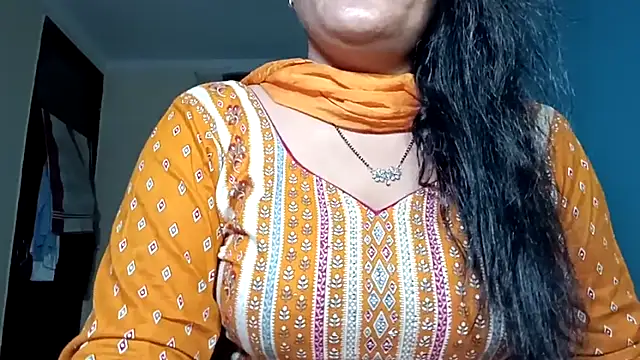 horny milf couple online show from April 20, 5:25 pm