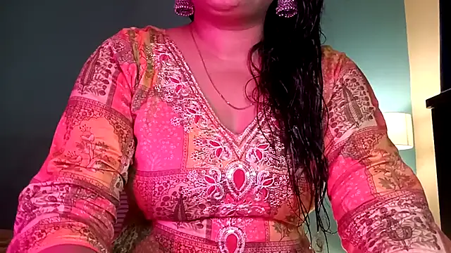 Snapshot of horny_milf_couple chatting on July 16, 4:48 pm horny milf couple online show from July 16, 4:48 pm