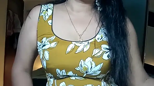 Snapshot of horny_milf_couple chatting on June 13, 7:45 pm horny milf couple online show from June 13, 7:45 pm