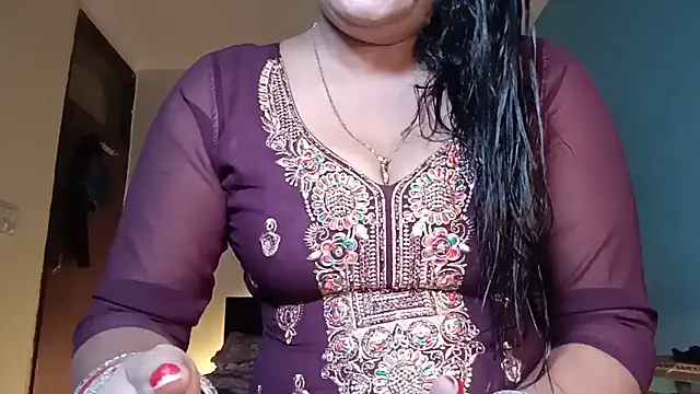 Snapshot of horny_milf_couple chatting on June 6, 6:24 pm horny milf couple online show from June 6, 6:24 pm