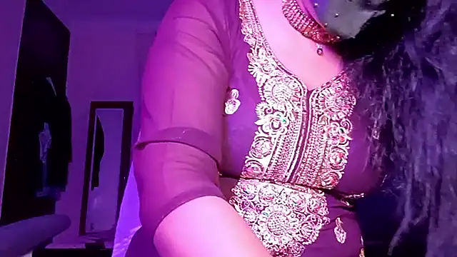 horny milf couple online show from May 7, 7:17 pm