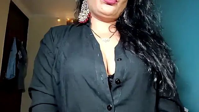 horny milf couple online show from April 14, 8:36 pm