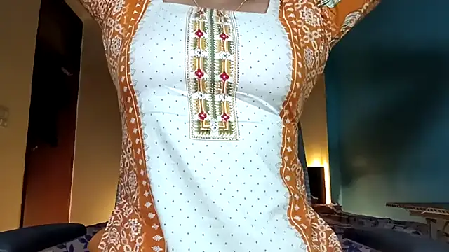 Snapshot of horny_milf_couple chatting on June 7, 5:51 pm horny milf couple online show from June 7, 5:51 pm