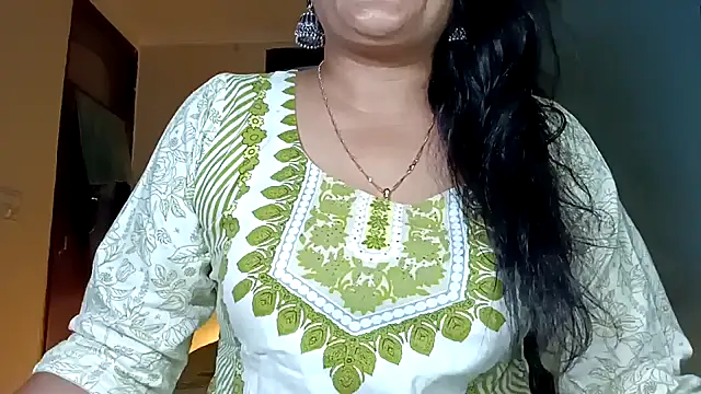Snapshot of horny_milf_couple chatting on June 10, 9:27 pm horny milf couple online show from June 10, 9:27 pm