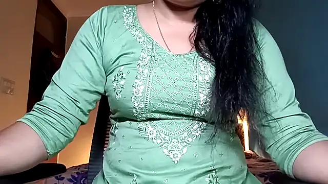 Snapshot of horny_milf_couple chatting on June 8, 7:36 pm horny milf couple online show from June 8, 7:36 pm