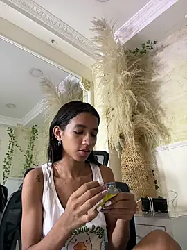 Snapshot of ScarletEvanss_ chatting on July 9, 10:59 am ScarletEvanss online show from July 9, 10:59 am