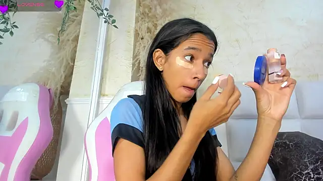 Snapshot of ScarletEvanss_ chatting on July 17, 10:45 am ScarletEvanss online show from July 17, 10:45 am