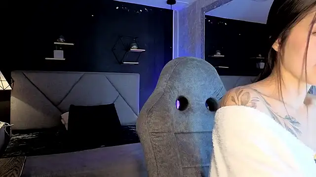 giapearl25 online show from October 14, 1:12 pm