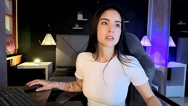 giapearl25 online show from November 12, 1:32 am