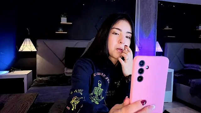 giapearl25 online show from November 6, 1:37 pm