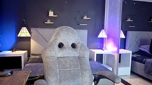 giapearl25 online show from October 31, 1:19 pm