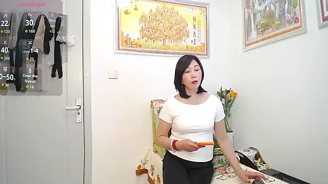 selinajuan online show from May 29, 12:55 pm