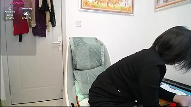 Snapshot of selinajuan chatting on November 20, 2:40 pm selinajuan online show from November 20, 2:40 pm