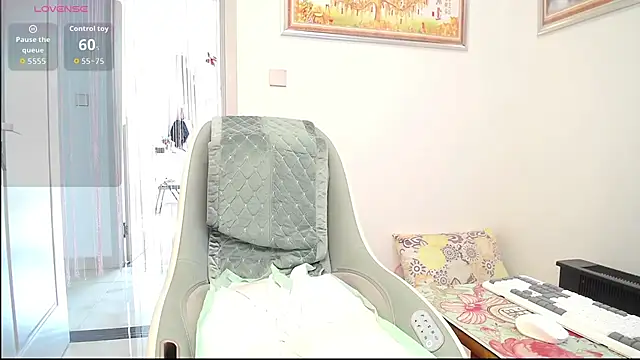 Snapshot of selinajuan chatting on December 15, 3:01 am selinajuan online show from December 15, 3:01 am