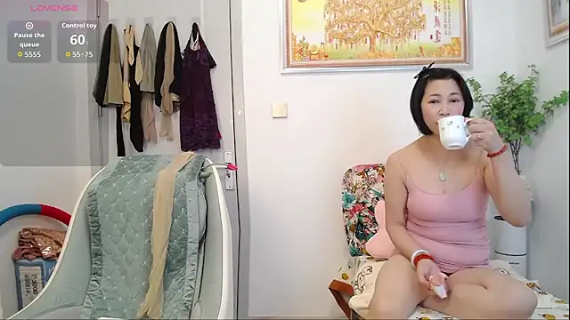 selinajuan online show from February 7, 11:35 pm