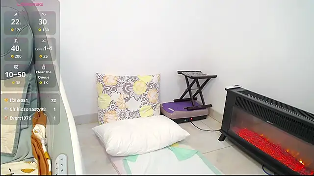 Snapshot of selinajuan chatting on December 4, 1:59 am selinajuan online show from December 4, 1:59 am