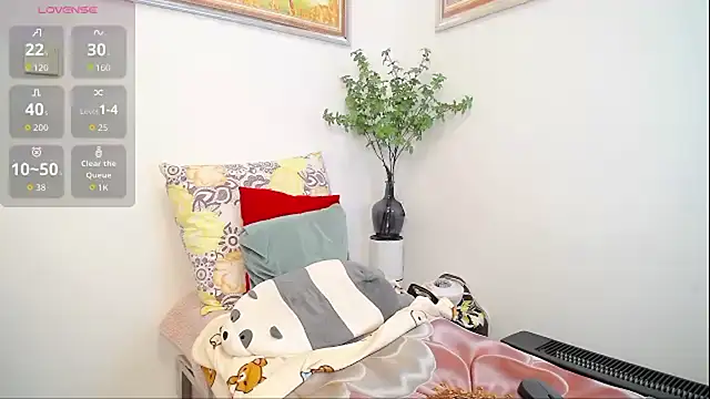 selinajuan online show from April 17, 2:42 pm