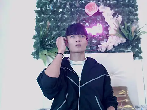 alex russo   online show from October 28, 11:25 pm