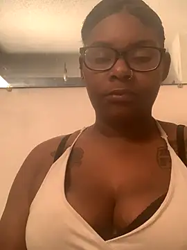 Snapshot of ThickChick94 chatting on October 18, 6:59 am ThickChick94 online show from October 18, 6:59 am