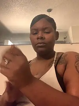 Snapshot of ThickChick94 chatting on October 19, 3:31 am ThickChick94 online show from October 19, 3:31 am