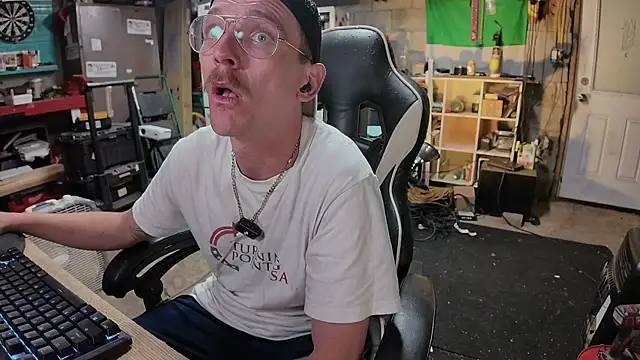 AverageMaleJay online show from May 18, 12:44 am