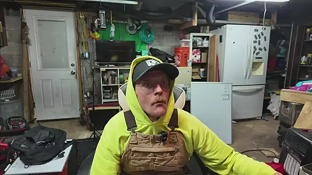 AverageMaleJay online show from December 5, 10:14 am