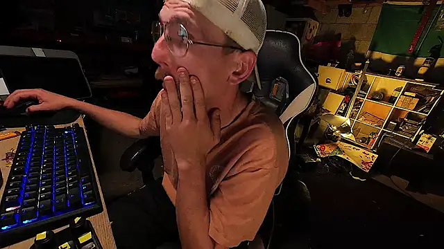 AverageMaleJay online show from May 21, 3:59 am