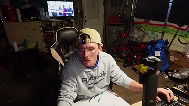 AverageMaleJay online show from November 4, 1:53 am