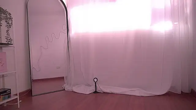  issy online show from October 23, 2:16 pm