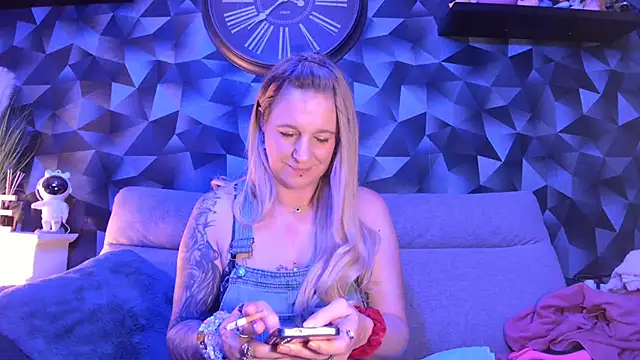 Delichieuse5 online show from March 6, 8:37 pm