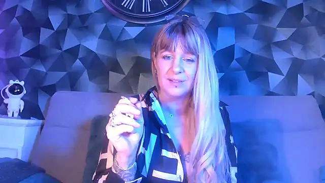 Delichieuse5 online show from January 8, 8:29 pm