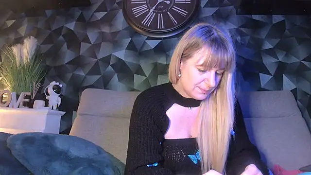 Delichieuse5 online show from February 26, 8:36 pm