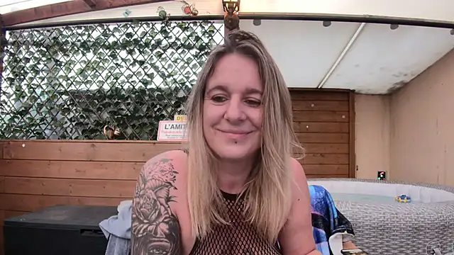 Delichieuse5 online show from June 17, 7:46 pm