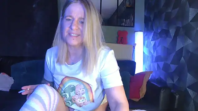 Delichieuse5 online show from February 19, 9:01 pm