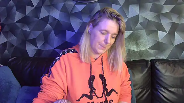 Delichieuse5 online show from November 3, 8:34 pm