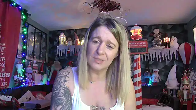 Delichieuse5 online show from December 18, 8:45 pm