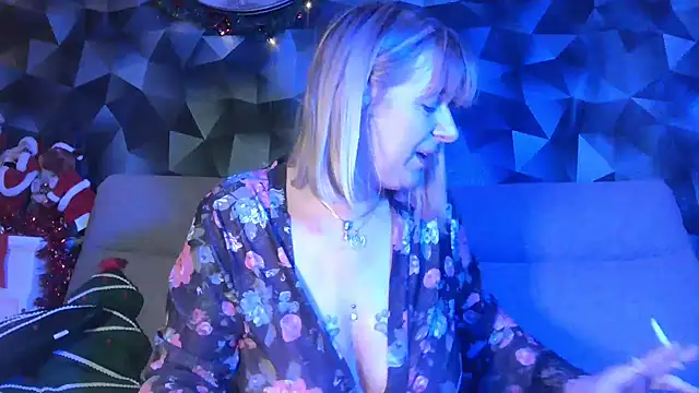 Delichieuse5 online show from December 10, 11:40 pm