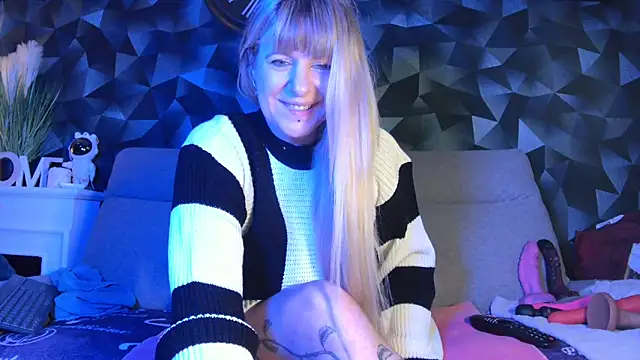 Delichieuse5 online show from February 6, 8:56 pm