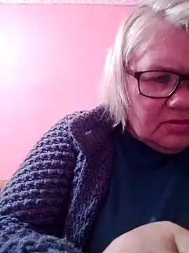 Snapshot of LusiyaGold5 chatting on October 11, 6:42 pm LusiyaGold5 online show from October 11, 6:42 pm