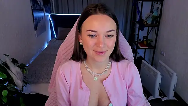 Madison Golden online show from November 6, 6:50 am