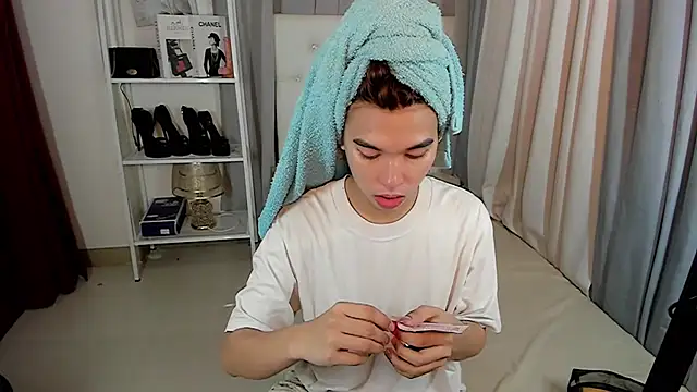 Yourdreamgoddess online show from January 12, 4:36 pm