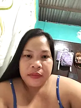 Snapshot of shyhotpinay_32 chatting on October 26, 5:57 pm shyhotpinay 32 online show from October 26, 5:57 pm