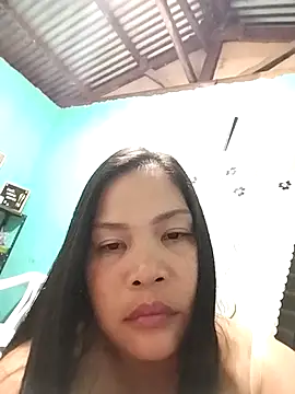 Snapshot of shyhotpinay_32 chatting on October 5, 1:35 pm shyhotpinay 32 online show from October 5, 1:35 pm