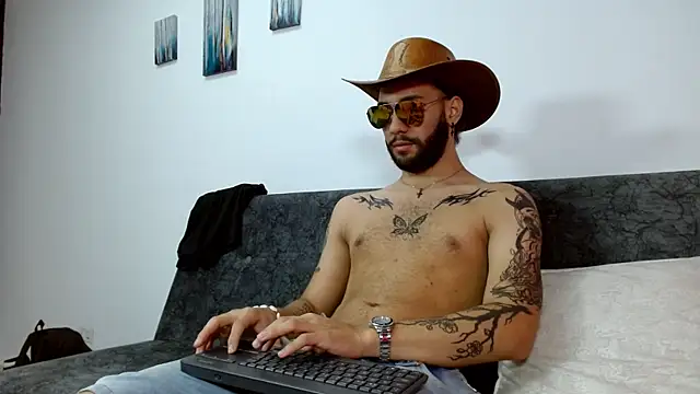 angel kyrozz online show from October 29, 7:35 pm