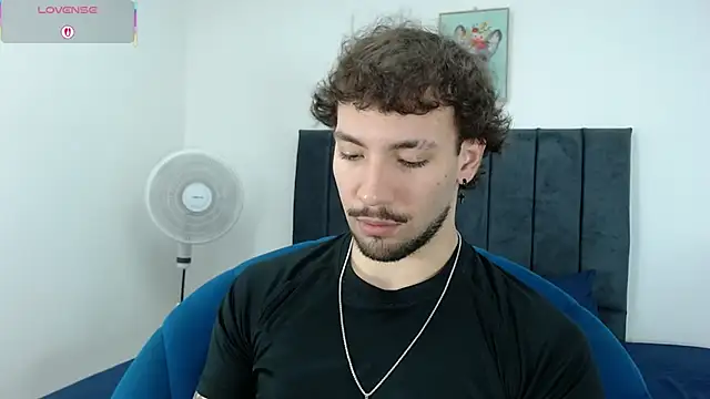 angel kyrozz online show from February 2, 7:02 pm