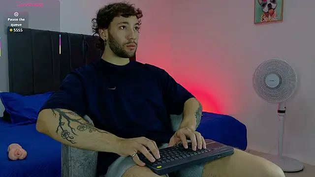 angel kyrozz online show from March 2, 7:10 pm