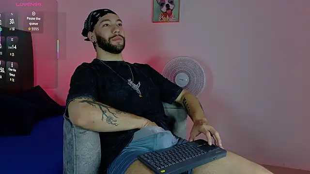 angel kyrozz online show from March 18, 7:04 pm